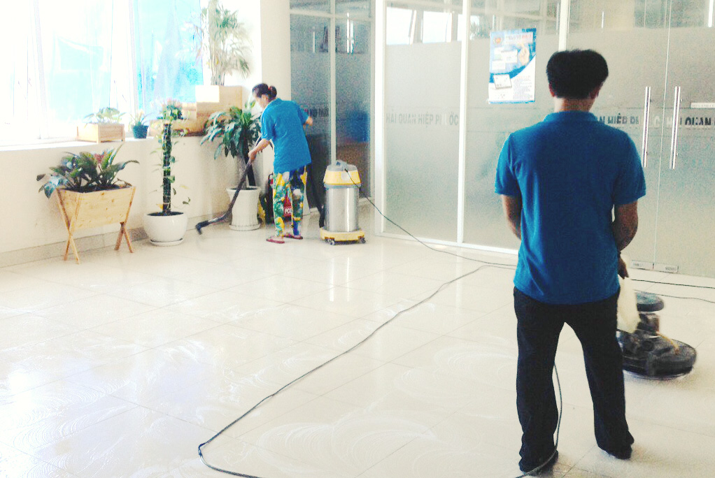 Địch vụ vệ sinh văn phòng tại Giúp việc Gia Hoàng Tạo không gian làm việc sạch sẽ và hiệu quả
